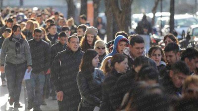 Hacen cola para ser policías en La Plata