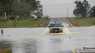 Santo Tomé aislada por vía terrestre y con 963 evacuados