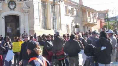 PIL Municipales de Chilecito reclaman pago de 3 meses y pase a planta transitoria