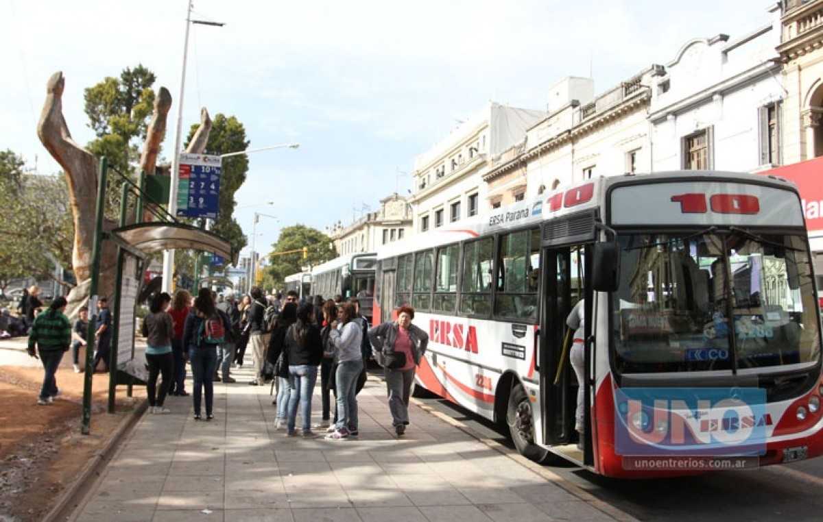 Instalarán 100 nuevas garitas de colectivo en Paraná