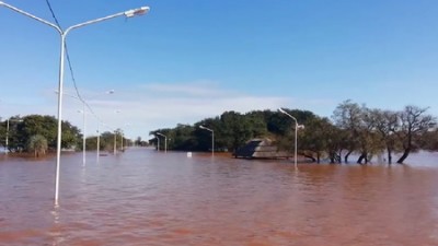 Se inició el lento descenso del río en Libres y siguen evacuadas unas 800 personas