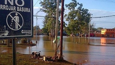 Creciente del río Uruguay: El clima retrasó la vuelta de los evacuados a sus hogares en Concordia