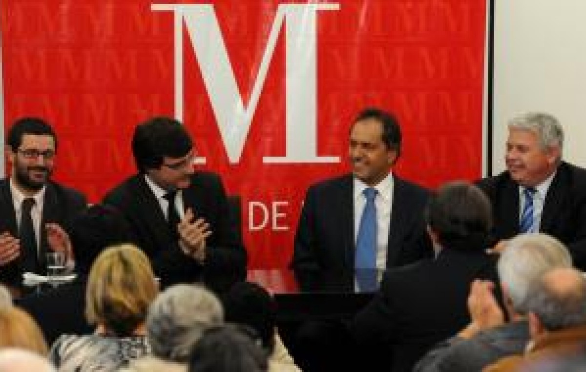 Morón: Scioli firmó convenio de adhesión a la Policía Local