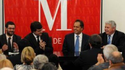 Morón: Scioli firmó convenio de adhesión a la Policía Local