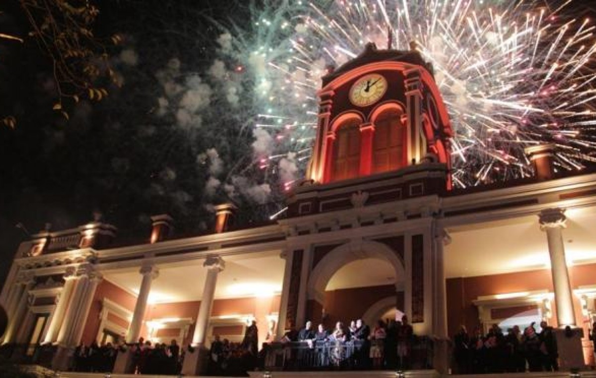 Una multitud le cantó el feliz cumpleaños a Santiago