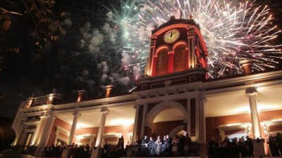 Una multitud le cantó el feliz cumpleaños a Santiago