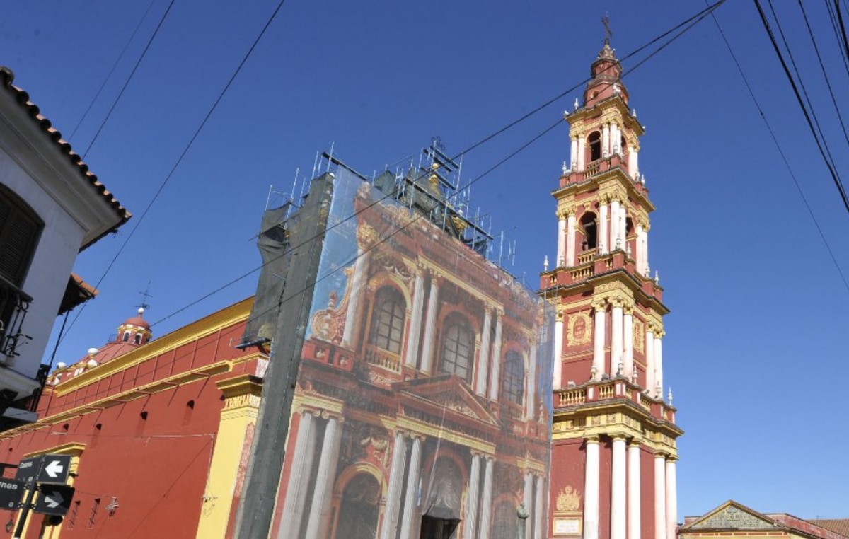 No hay avances para sacar el cableado aéreo del centro de Salta