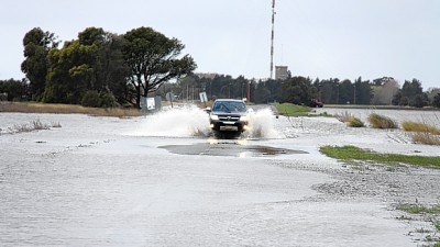 Lluvias en Buenos Aires: dos rutas de la zona siguen cubiertas por el agua