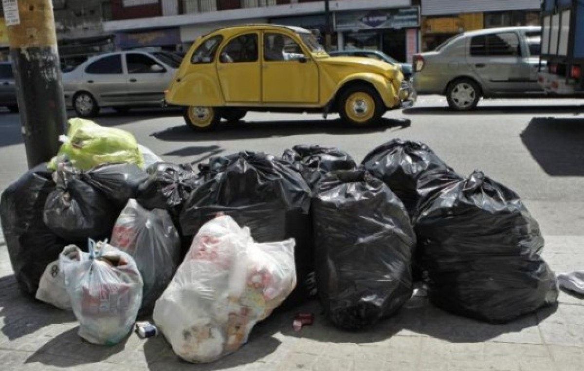 Falta de recolección de basura por una protesta en Córdoba