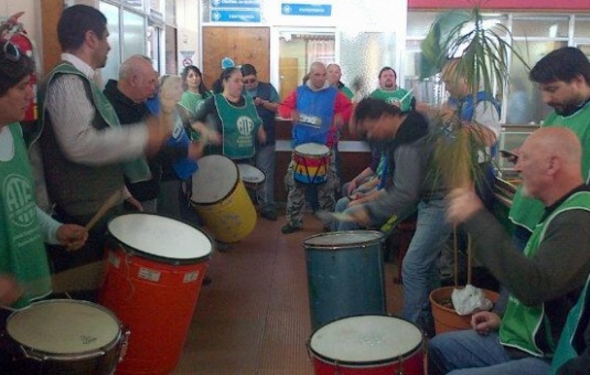 Afiliados de ATE tomaron la Municipalidad de Miramar tras el despido de empleada