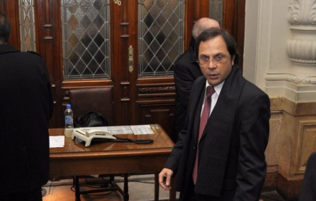 Presionado por denuncia de publicidad, el Intendente de Almirante Brown cede y renuncia a la intendencia