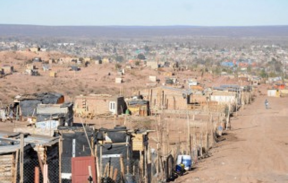 El 78% de las tomas de Neuquén tiene una conexión eléctrica clandestina
