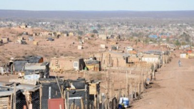 El 78% de las tomas de Neuquén tiene una conexión eléctrica clandestina