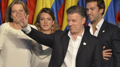 Santos asume su segunda presidencia decidido a alcanzar la paz en Colombia
