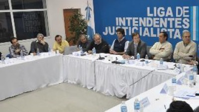 Intendentes  quieren un «cara a cara» con el Gobernador de Río Negro