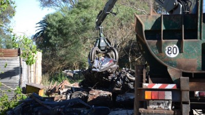 En Paraná se inició la compactación de 380 autos y 90 motos en desuso