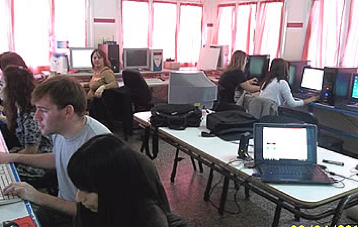 Buscan fortalecer la carrera administrativa del empleado municipal en Rawson 