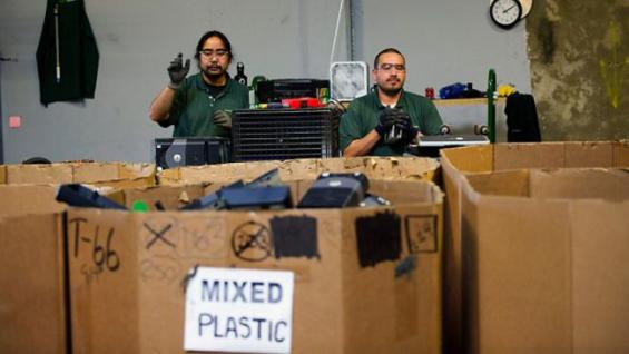CALIFORNIA. Una planta receptora de residuos electrónicos en San Francisco