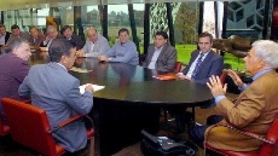 Córdoba: Sin Jure, De la Sota se reunió con los intendentes radicales