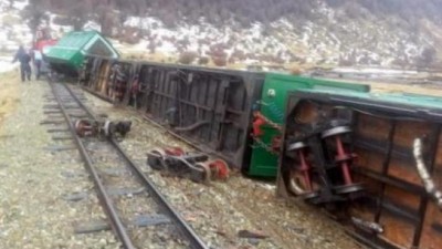 Descarriló el Tren del Fin del Mundo y hubo otros destrozos por el temporal de viento en Ushuaia