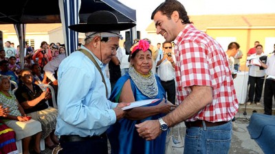 Gobierno entregó más de cien viviendas en Orán.