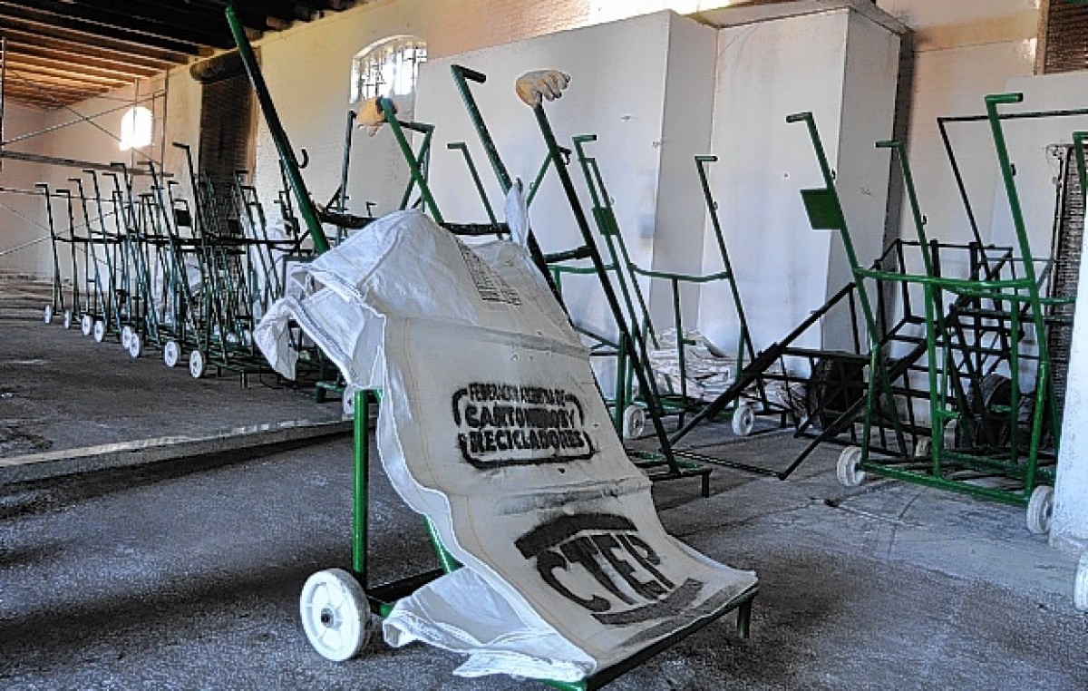 Bahía Blanca: Cartoneros serán monotributistas tras arreglo con el municipio