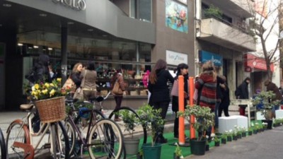 Rosario se sumó ayer a la iniciativa internacional denominada «Parking Day»