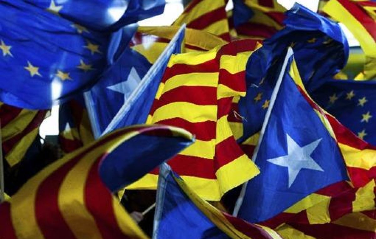 España: la mayoría de los municipios catalanes presionan pidiendo una consulta soberanista