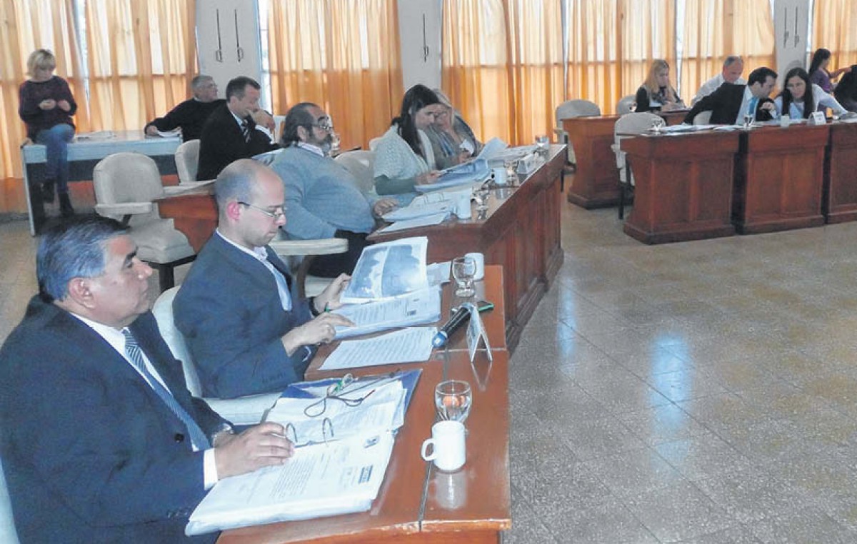 El CD de Punta Alta aprobó la suba del 25% para los políticos