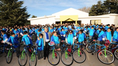Entregan 1.290 bicicletas en los colegios de San Luis para promover el medioambiente