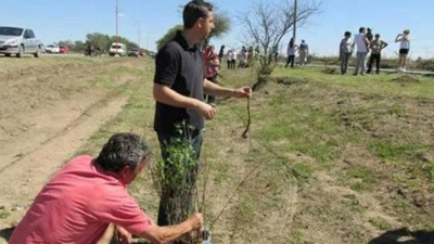 En Laguna Larga plantan un árbol por cada niño que nace