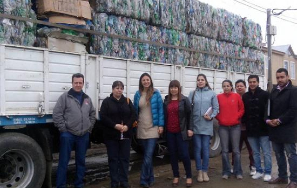 Parte hacia el continente el primer camión con envases PET desde Río Grande