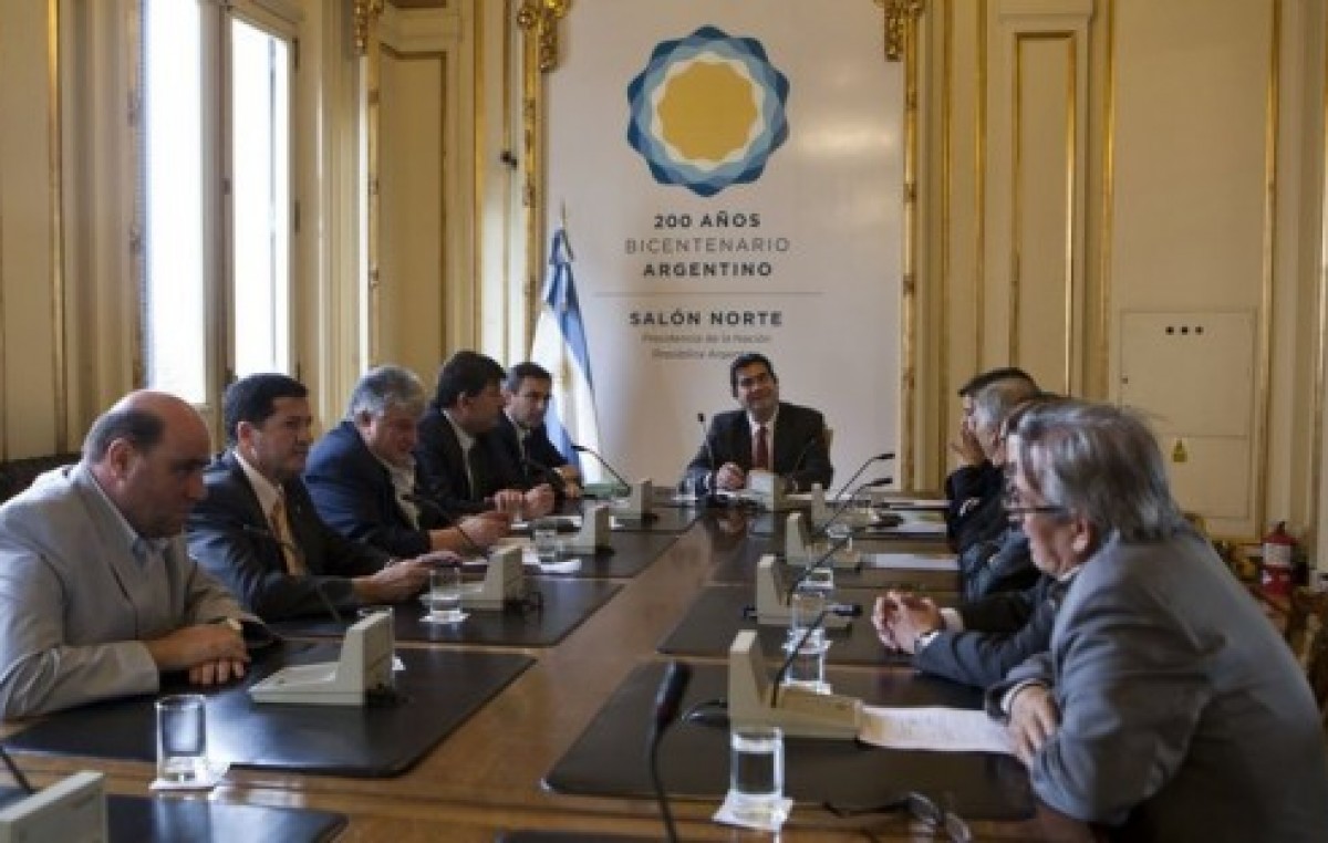 Capitanich recibió a Mestre e intendentes radicales por obras para Córdoba