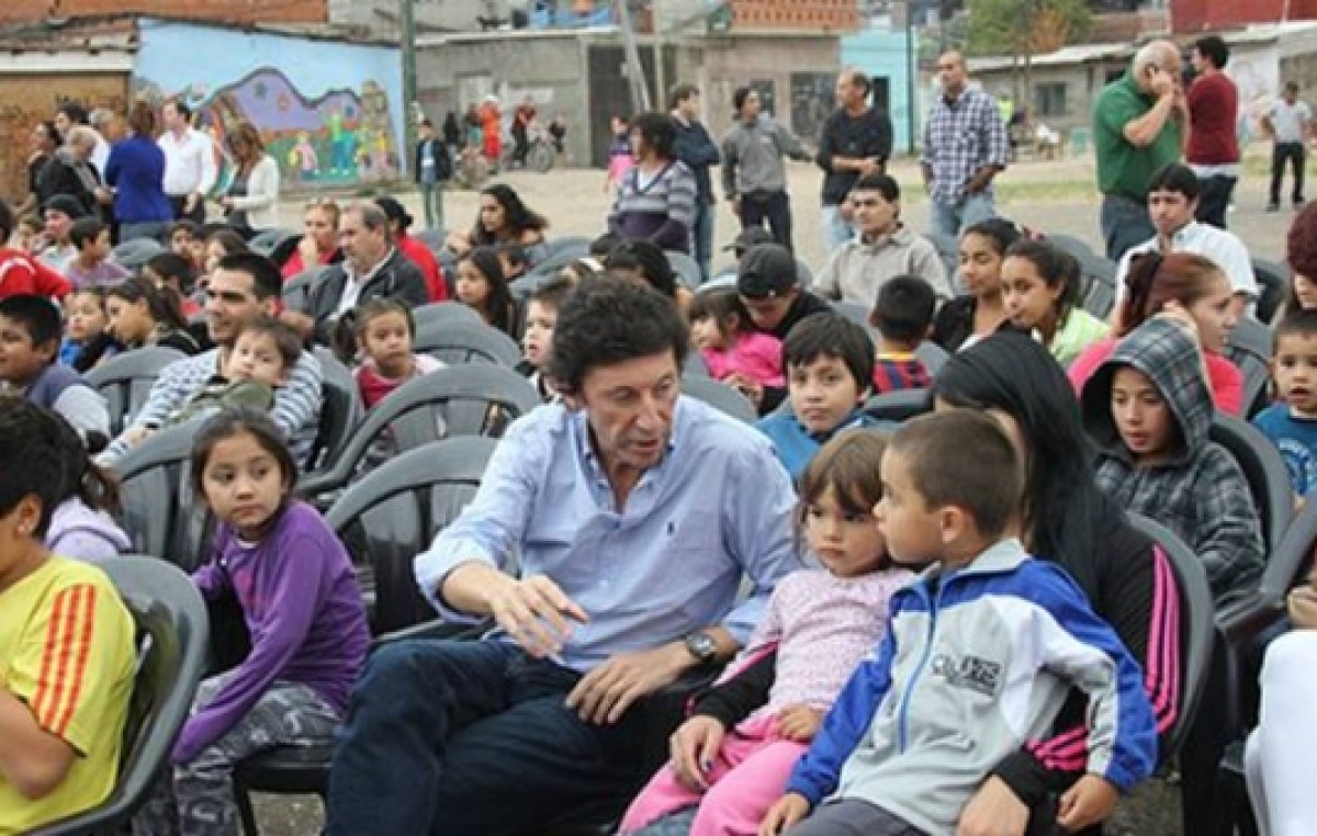 Para «erradicar» un asentamiento, el intendente de San Isidro ofrece subsidio a los que se vayan a otros municipios