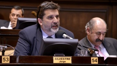 UCR: Bronca de intendentes contra sus diputados por avalar la Ley de Paritarias Municipales Bonaerenses