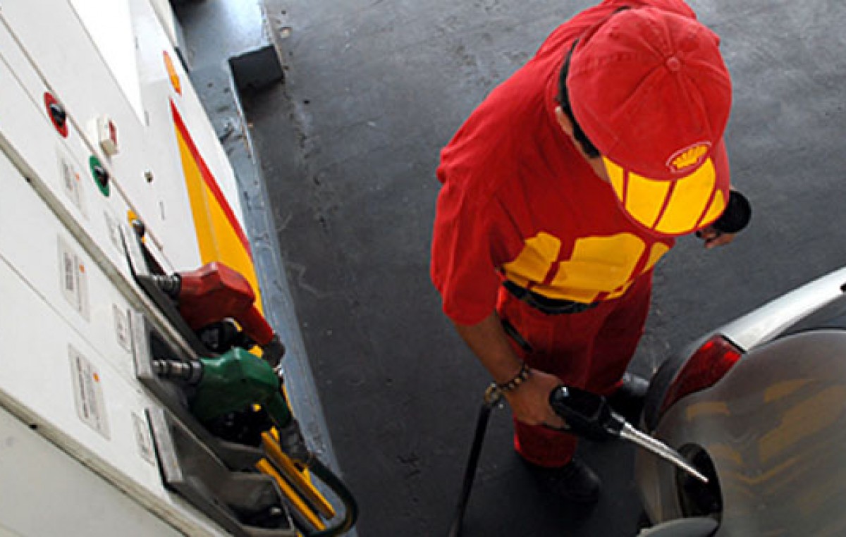 Comunas massistas de Buenos Aires defienden las tasas a los combustibles