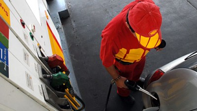 Comunas massistas de Buenos Aires defienden las tasas a los combustibles