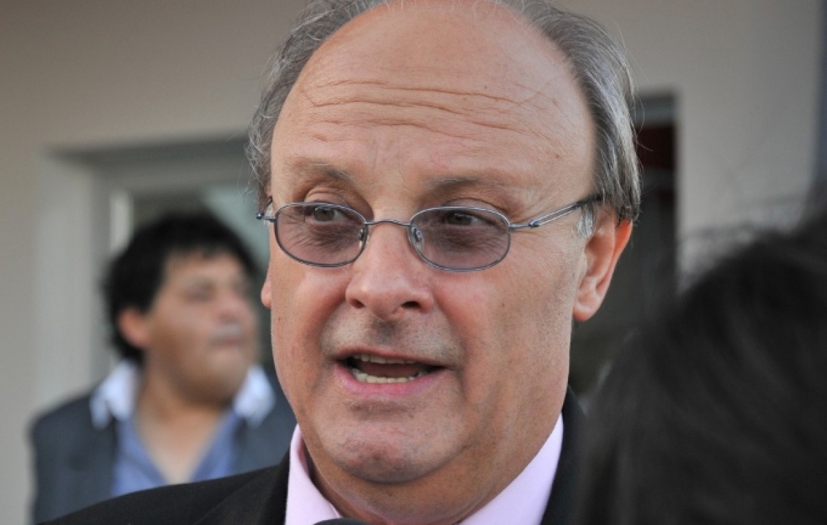 El Comodorense Néstor Di Pierro promueve una cumbre de intendentes para discutir la minería