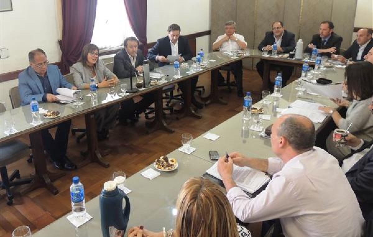 Buenos Aires: Los intendentes ponen freno a las paritarias municipales