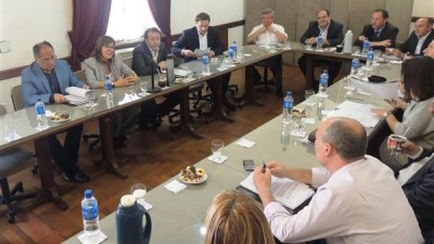 Buenos Aires: Los intendentes ponen freno a las paritarias municipales