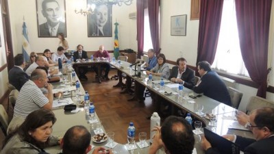 Buenos Aires: Intendentes insisten en frenar ley de paritarias