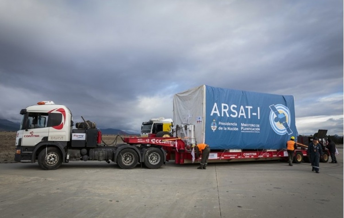 Autoridades argentinas presentes por la histórica partida del satélite Arsat-1