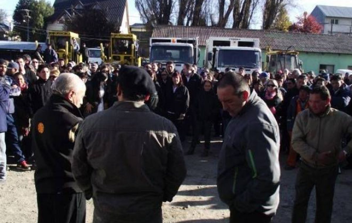 Trabajadores municipales de Bariloche hicieron cuarto intermedio en su asamblea hasta el lunes