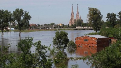 El río Luján descendió más de 40 centímetros desde el pico que alcanzó ayer