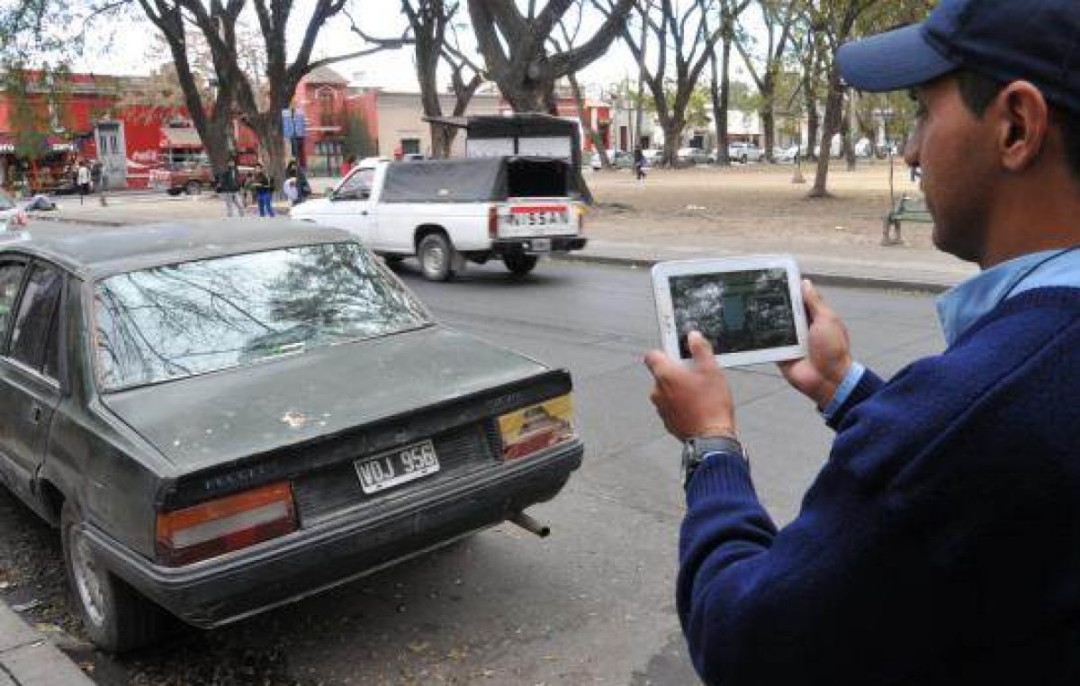 Salta: Los vecinos podrán mandar a Tránsito fotos de vehículos en infracción.