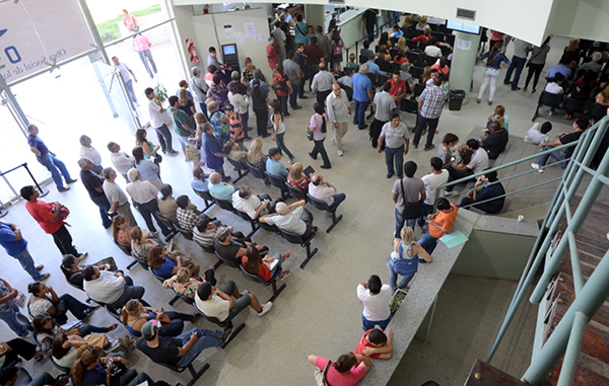 Catamarca: Impulsan una ley para que la gente no haga más de media hora de cola