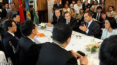 Scioli firmó un acuerdo de cooperación con un municipio chino