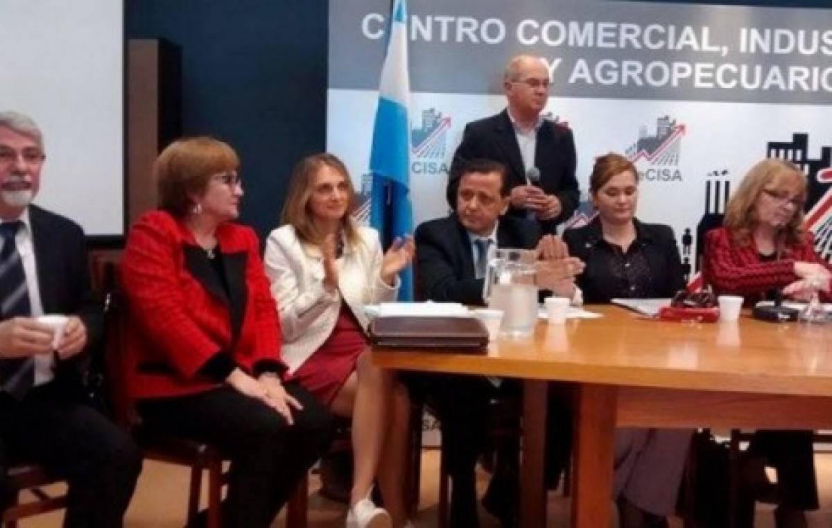 En Río Tercero quieren prohibir en la publicidad oficial el nombre y logo del intendente
