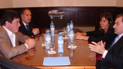 El Senado Bonaerense media entre intendentes y municipales para lograr un acuerdo en la ley paritaria