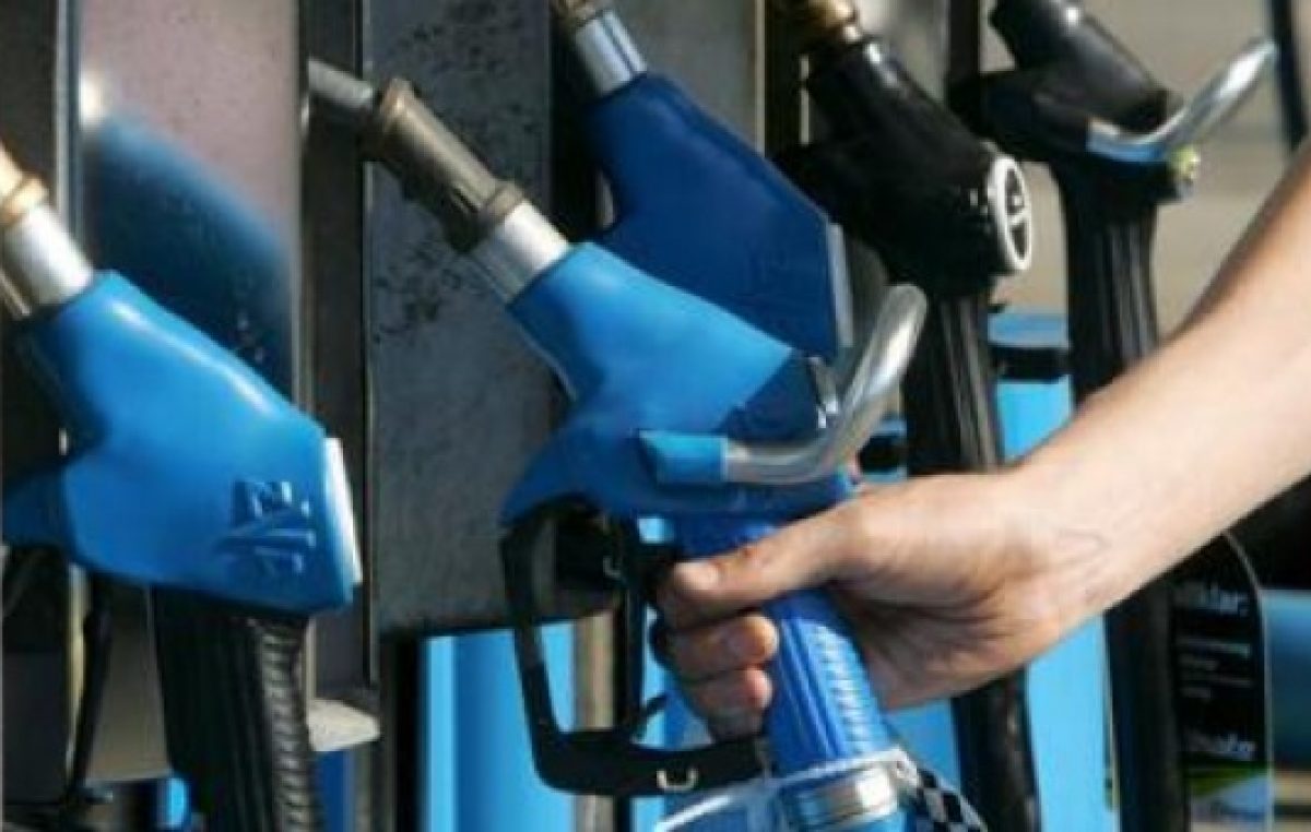 Pergamino da marcha atrás con la tasa a los combustibles, en medio de la polémica